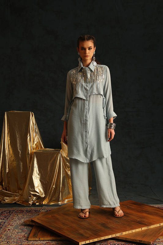 Long shirt set with a high-low waistcoat(Light blue) | Enech