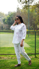 WHITE BIG FLOWER B/W SHIRT | Linen Bloom
