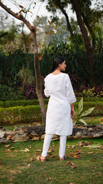 WHITE BIG FLORAL TUNIC | Linen Bloom