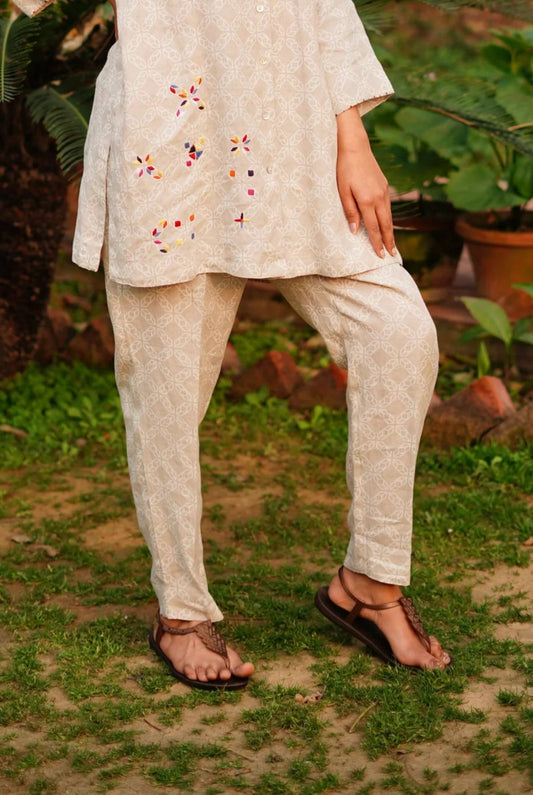 BEIGE STAR PRINT PANTS | Linen Bloom