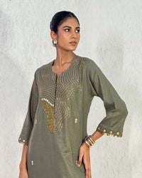 Ula Linen Shimmer Green Kaftan | AMBR