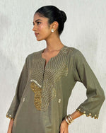 Ula Linen Shimmer Green Kaftan | AMBR